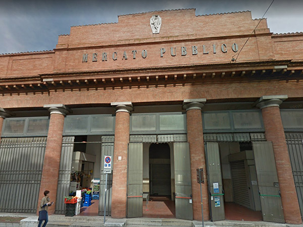 Il mercato pubblico di via N. Sauro