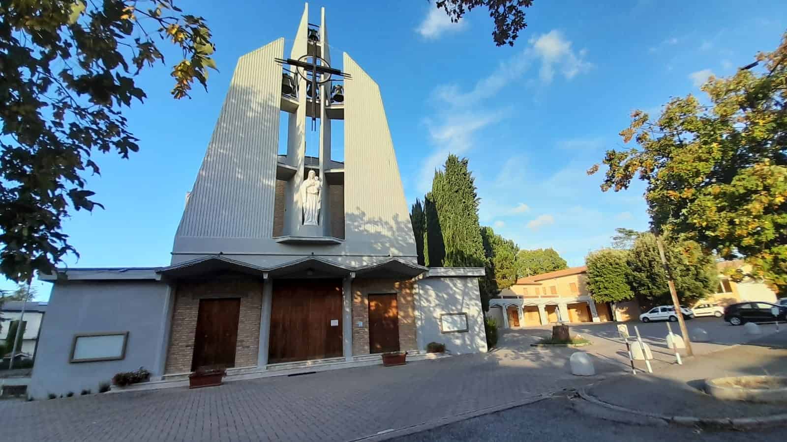 Esterno Parrocchia Regina Della Pace