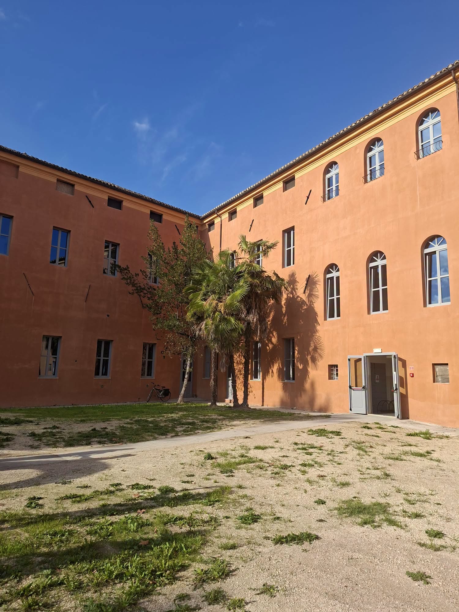 Chiostro interno scuola media Borsellino