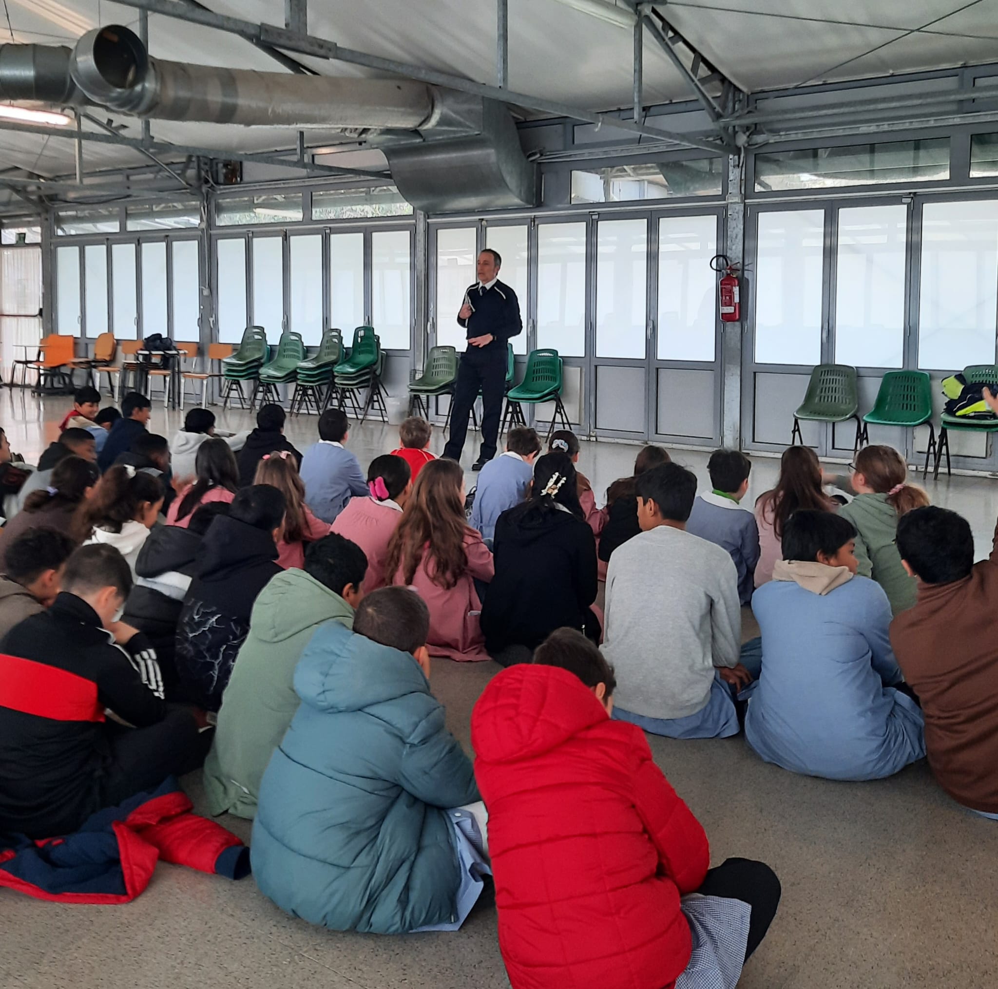 Un momento dell'incontro della Polizia Locale con gli studenti