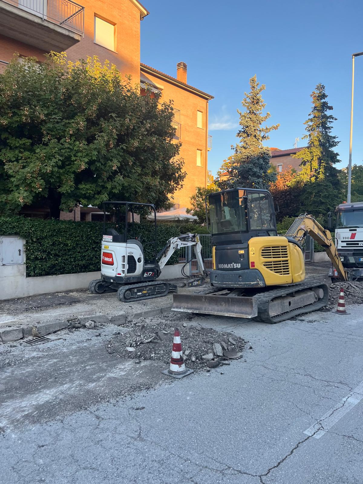 ruspe a lavoro sulla strada