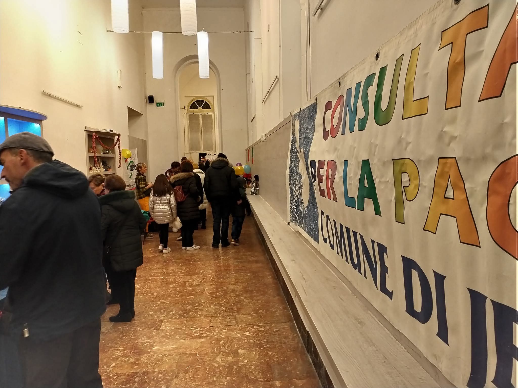 Immagine di repertorio dei mercatini solidali