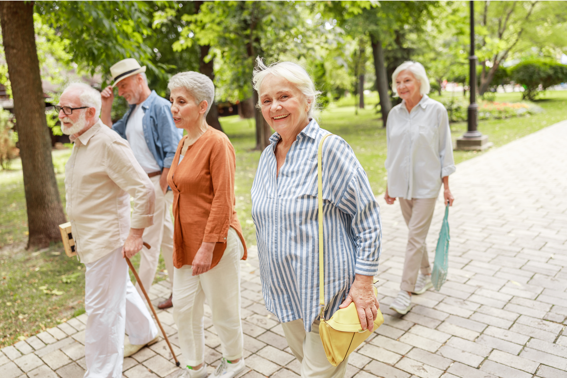 Anziani a passeggio