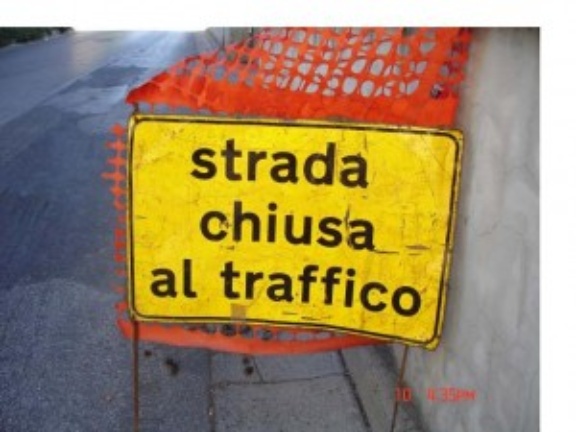 Strada chiusa per lavori