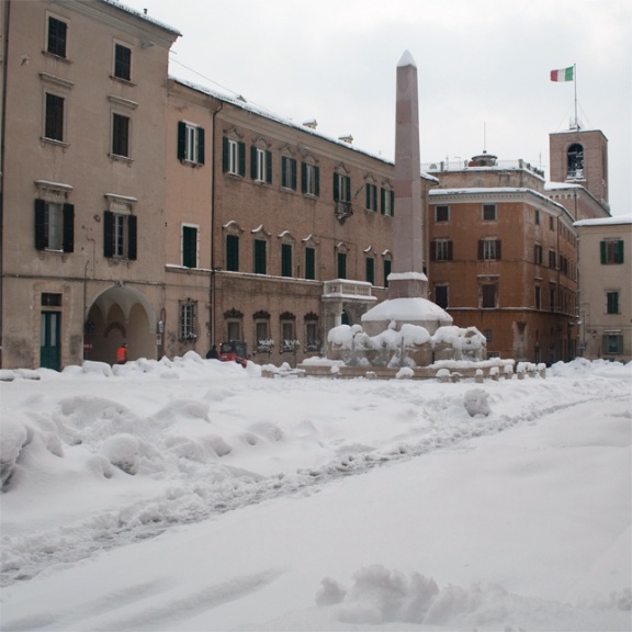 Piazza Federico II dopo la nevicata del 2012