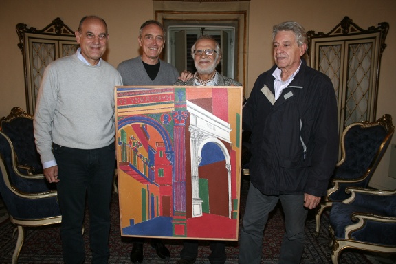 I figli di Bernardo Bosi donano al sindaco e al vicesindaco il quadro dell'artista che sarà portato a Waiblingen