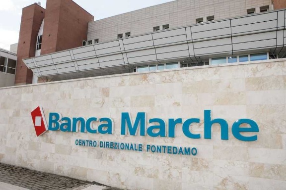 L'ex sede di Banca Marche